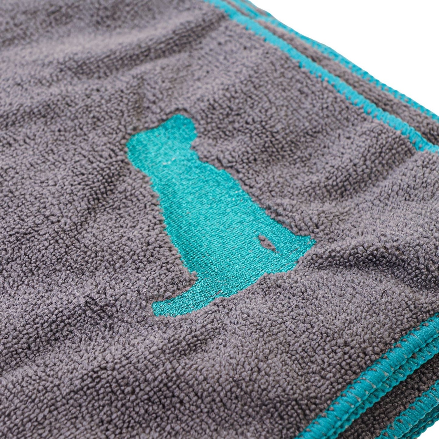 Quick-Drying Microfiber Dog Bath Towel with Stylish Embroidered Dog Silhouette Design for Fast, Efficient Drying and Extra Comfort